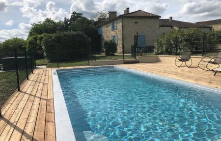 G&icirc;te n&deg;764001 Baleyssagues - Lot-et-Garonne - Grande piscine au sel devant la maison