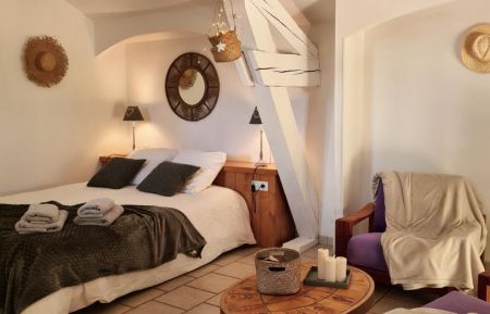 Chambre d'h&ocirc;tes n&deg;2179 Penne-d'Agenais - Lot-et-Garonne - suite lavande climatis&eacute;e avec lit de 1.60