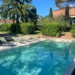 La Maison de Famille du Domaine : vue de la piscine et ses transats (Ouest)entièrement privative dim. 9x4,5 au chlore, Norme NF. équipée d'une alarme volumétrique. Nb : (La sécurité doit être renforcée par un adulte avec de jeunes enfants) La Maison de Famille du Domaine : vue de la piscine et ses transats (Ouest)entièrement privative dim. 9x4,5 au chlore, Norme NF. équipée d'une alarme volumétrique. Nb : (La sécurité doit être renforcée par un adulte avec de jeunes enfants)