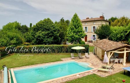 G&icirc;te n&deg;724005 Puysserampion - Lot-et-Garonne - Photo pris du ciel.