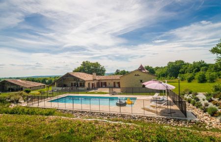 G&icirc;te n&deg;881001 Gr&eacute;zet-Cavagnan - Lot-et-Garonne - A l'abri du vent et des soucis